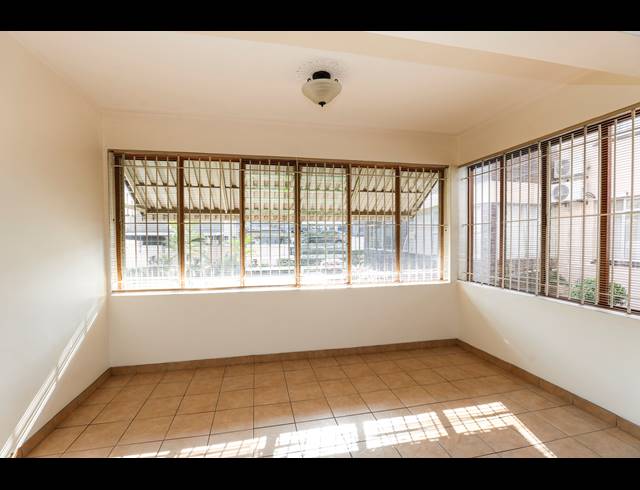 2.5 BEDROOM APARTMENT FOR SALE IN GLENWOOD